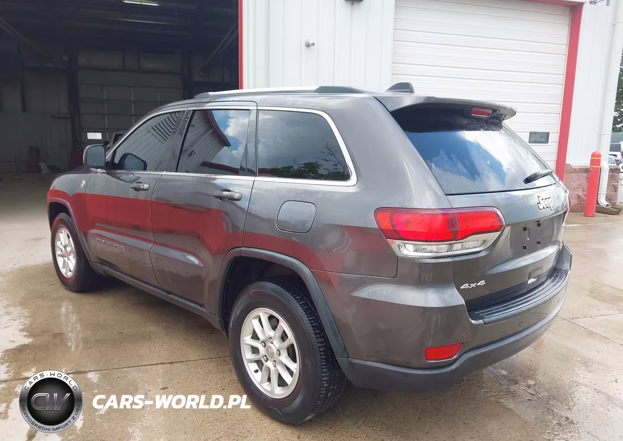2020 Jeep Grand Cherokee Laredo E 4X4 VIN:1C4RJFAG1LC330879 - 3