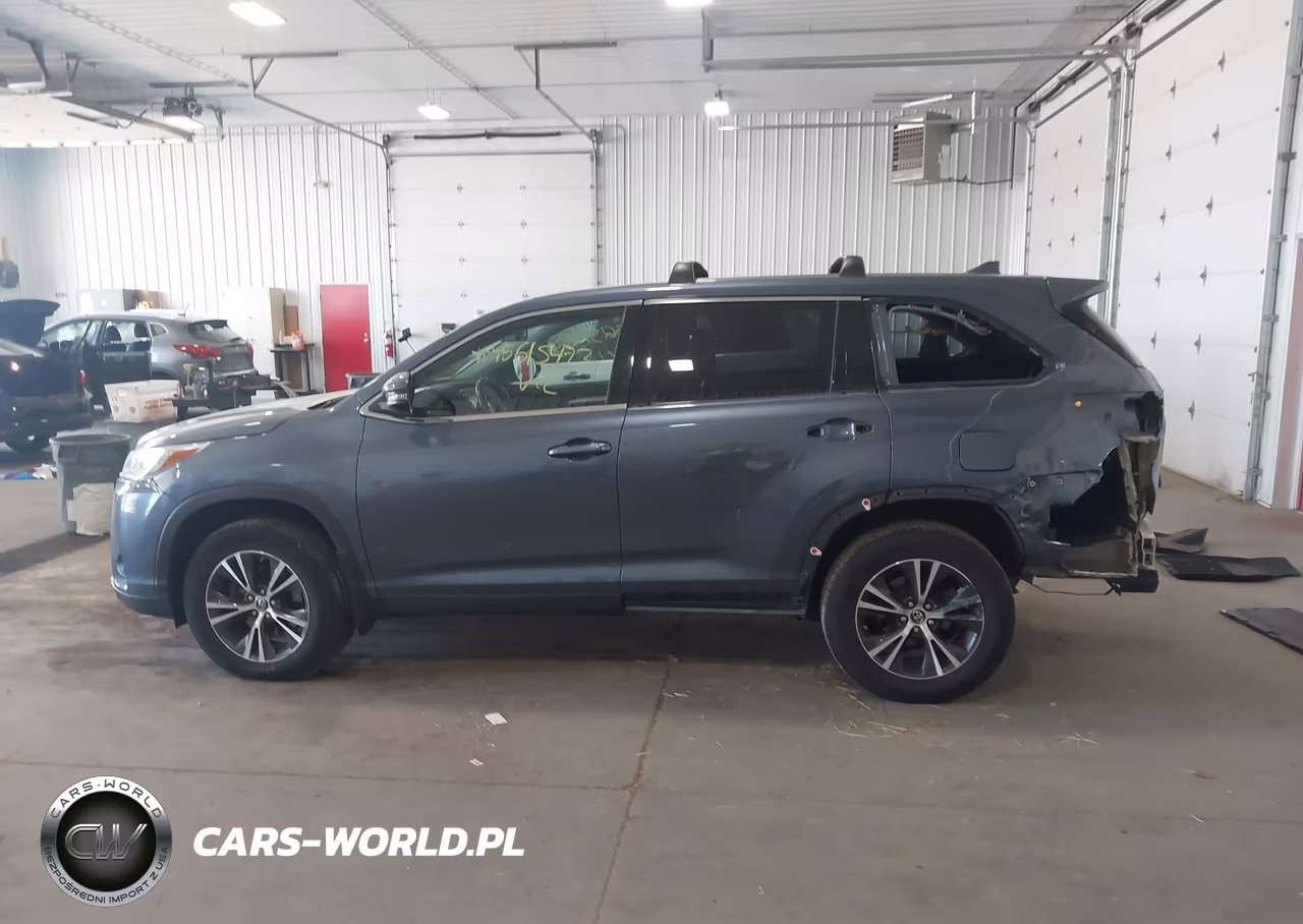2019 Toyota Highlander Le Plus VIN:5TDBZRFH0KS998229 - 14