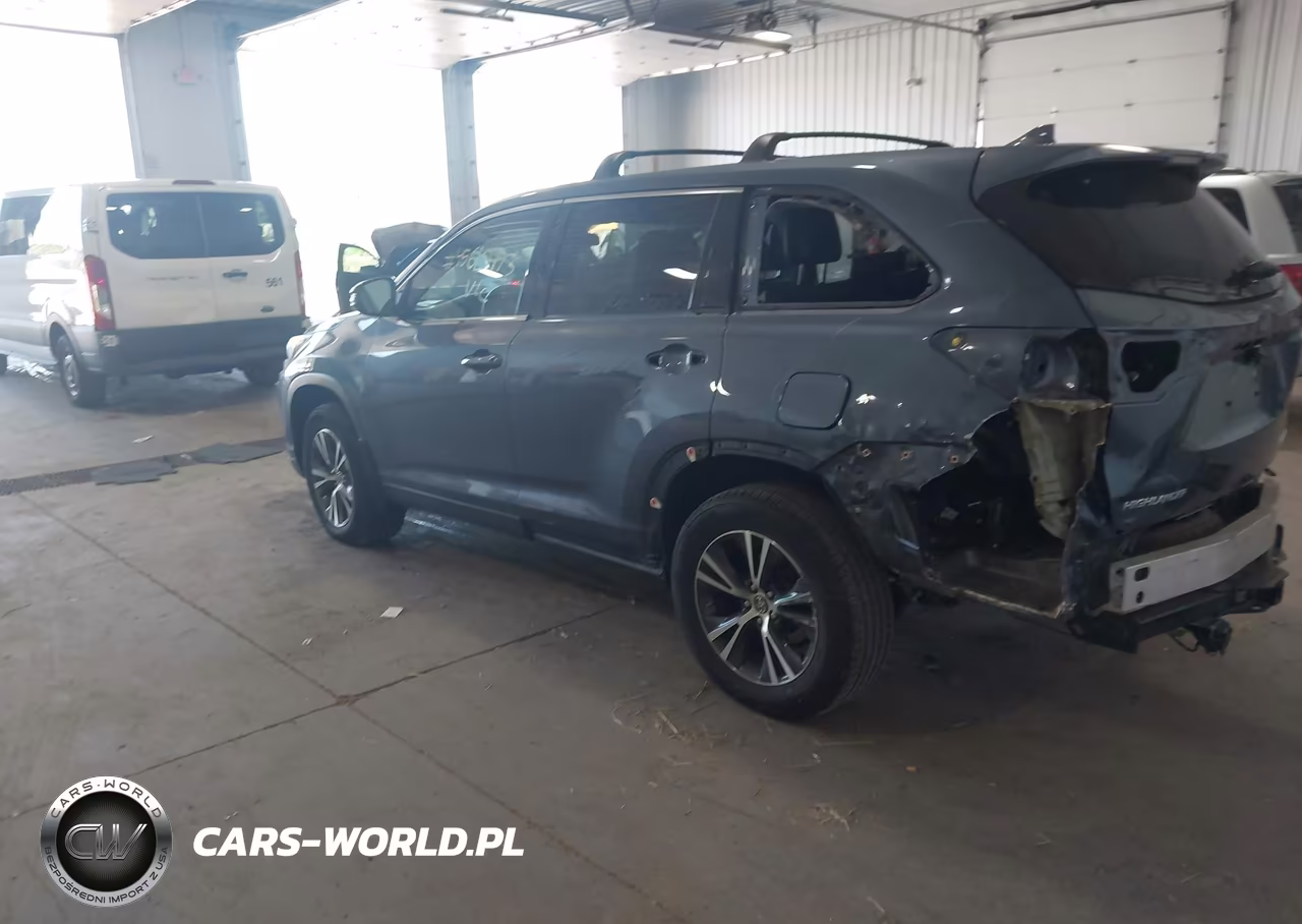 2019 Toyota Highlander Le Plus VIN:5TDBZRFH0KS998229 - 3