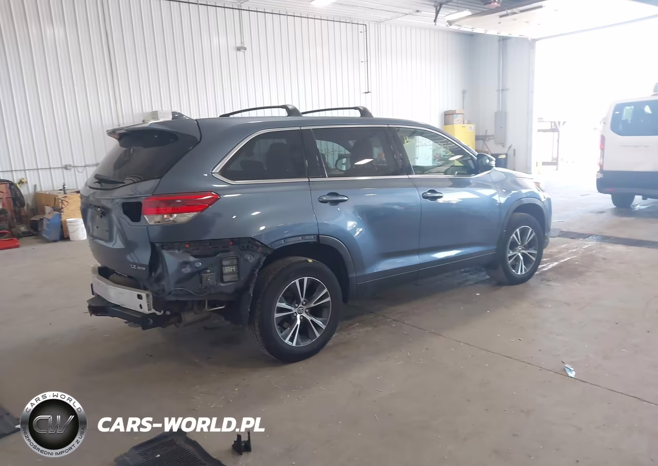 2019 Toyota Highlander Le Plus VIN:5TDBZRFH0KS998229 - 4
