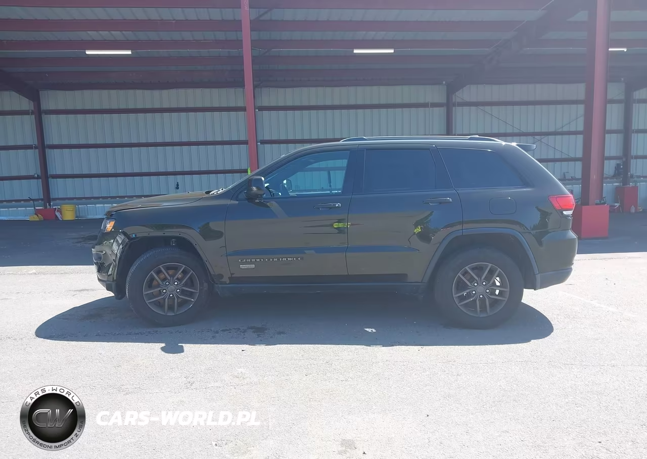 2017 Jeep Grand Cherokee 75Th Anniversary Edition VIN:1C4RJFAGXHC655067 - 13