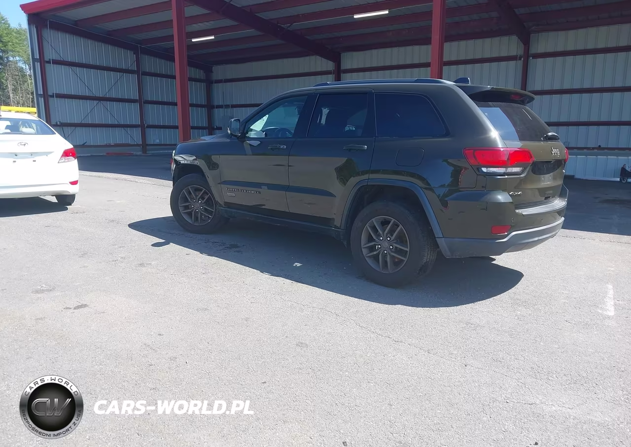 2017 Jeep Grand Cherokee 75Th Anniversary Edition VIN:1C4RJFAGXHC655067 - 3