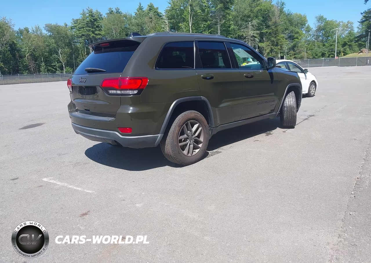 2017 Jeep Grand Cherokee 75Th Anniversary Edition VIN:1C4RJFAGXHC655067 - 4