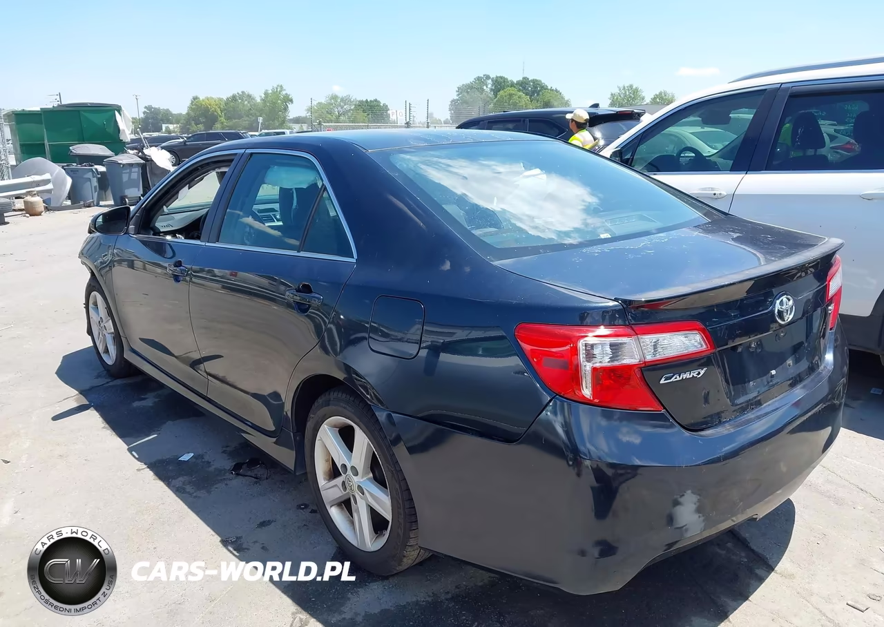 2014 Toyota Camry Se VIN:4T1BF1FK9EU319060 - 3