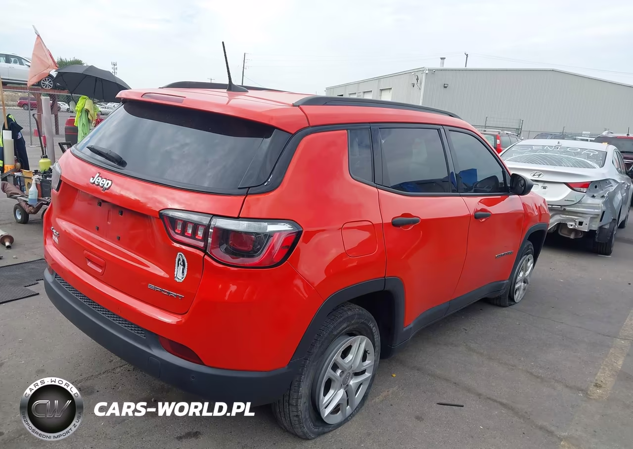 2018 Jeep Compass Sport 4X4 VIN:3C4NJDAB6JT126846 - 4