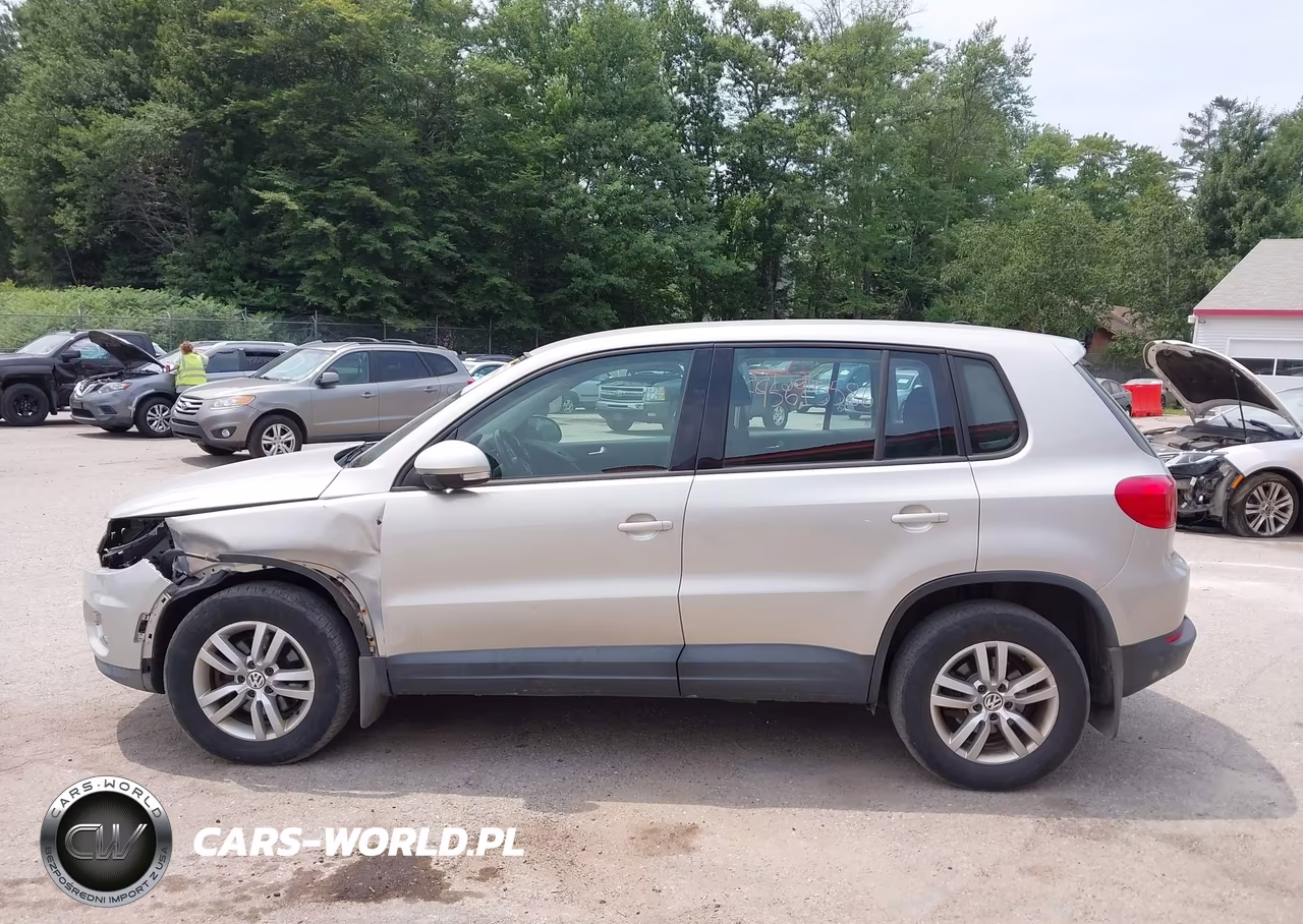 2013 Volkswagen Tiguan S VIN:WVGBV3AX1DW588142 - 14