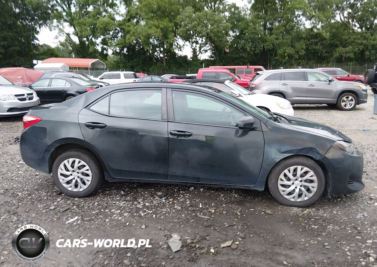 2018 Toyota Corolla Le VIN:2T1BURHE5JC025517 - 13