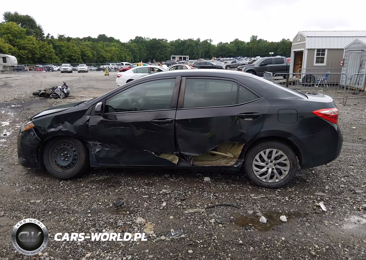 2018 Toyota Corolla Le VIN:2T1BURHE5JC025517 - 14