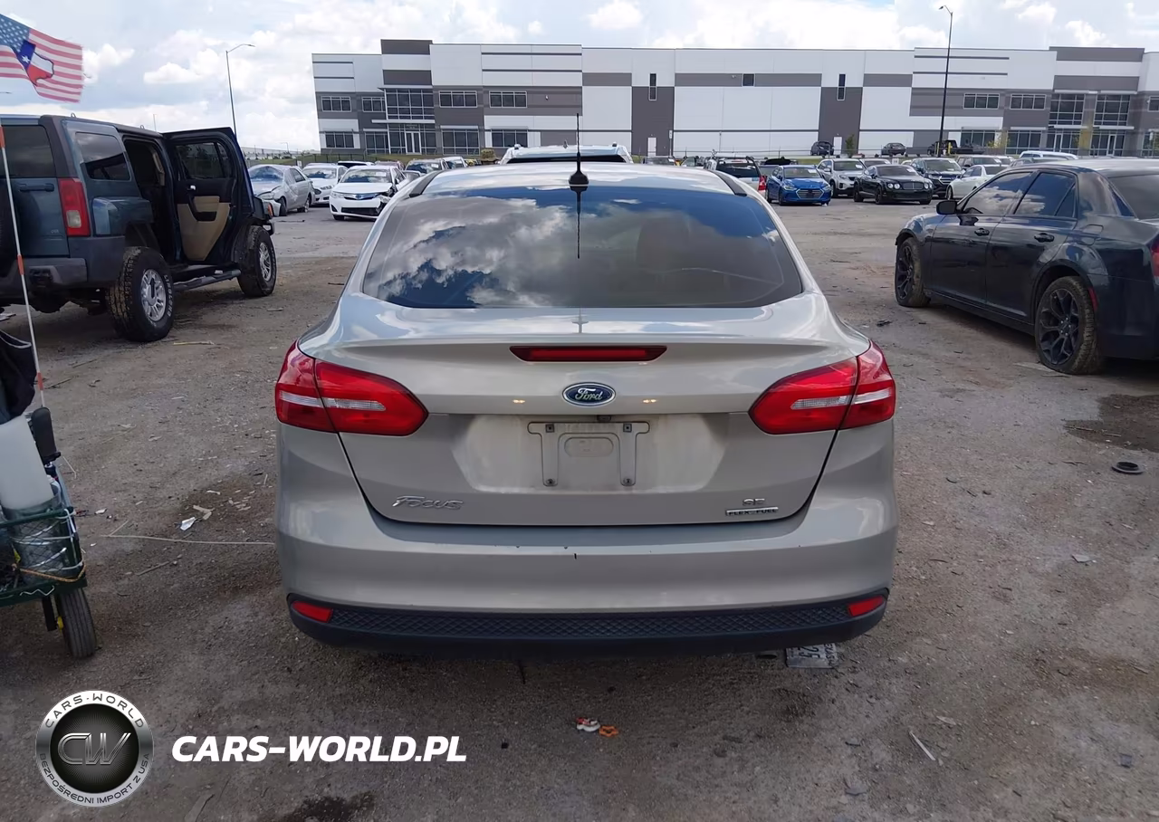 2016 Ford Focus Se VIN:1FADP3F2XGL395844 - 16