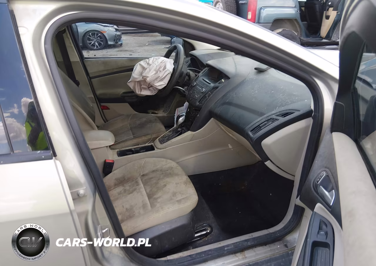 2016 Ford Focus Se VIN:1FADP3F2XGL395844 - 5