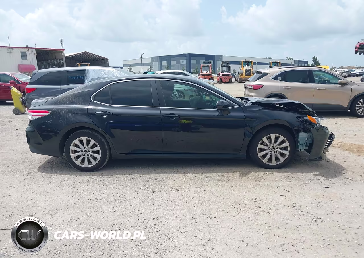 2018 Toyota Camry Le VIN:JTNB11HKXJ3007230 - 13