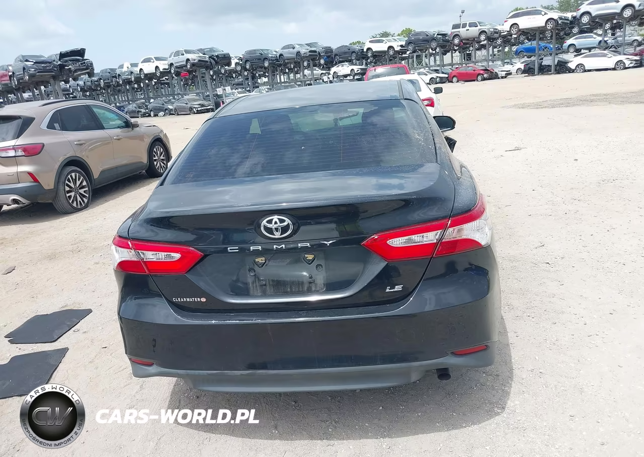 2018 Toyota Camry Le VIN:JTNB11HKXJ3007230 - 16