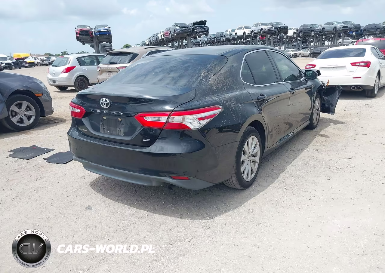 2018 Toyota Camry Le VIN:JTNB11HKXJ3007230 - 4