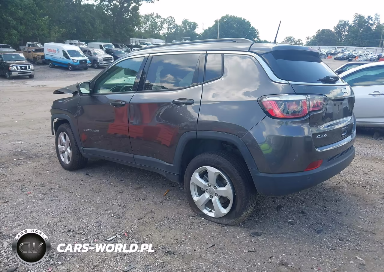 2018 Jeep Compass Latitude 4X4 VIN:3C4NJDBB4JT361986 - 3