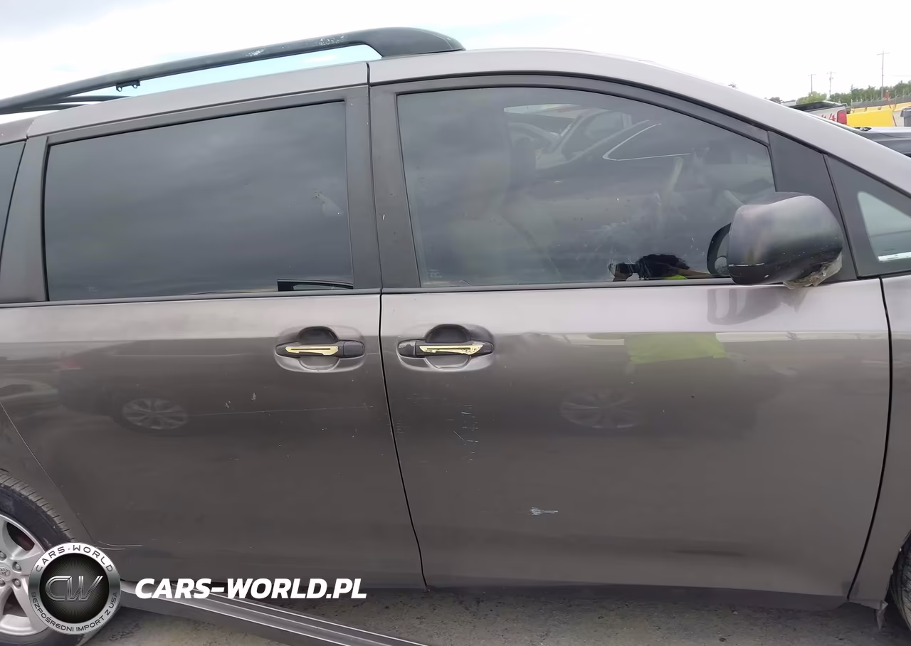 2011 Toyota Sienna VIN:5TDKA3DCXBS006643 - 13