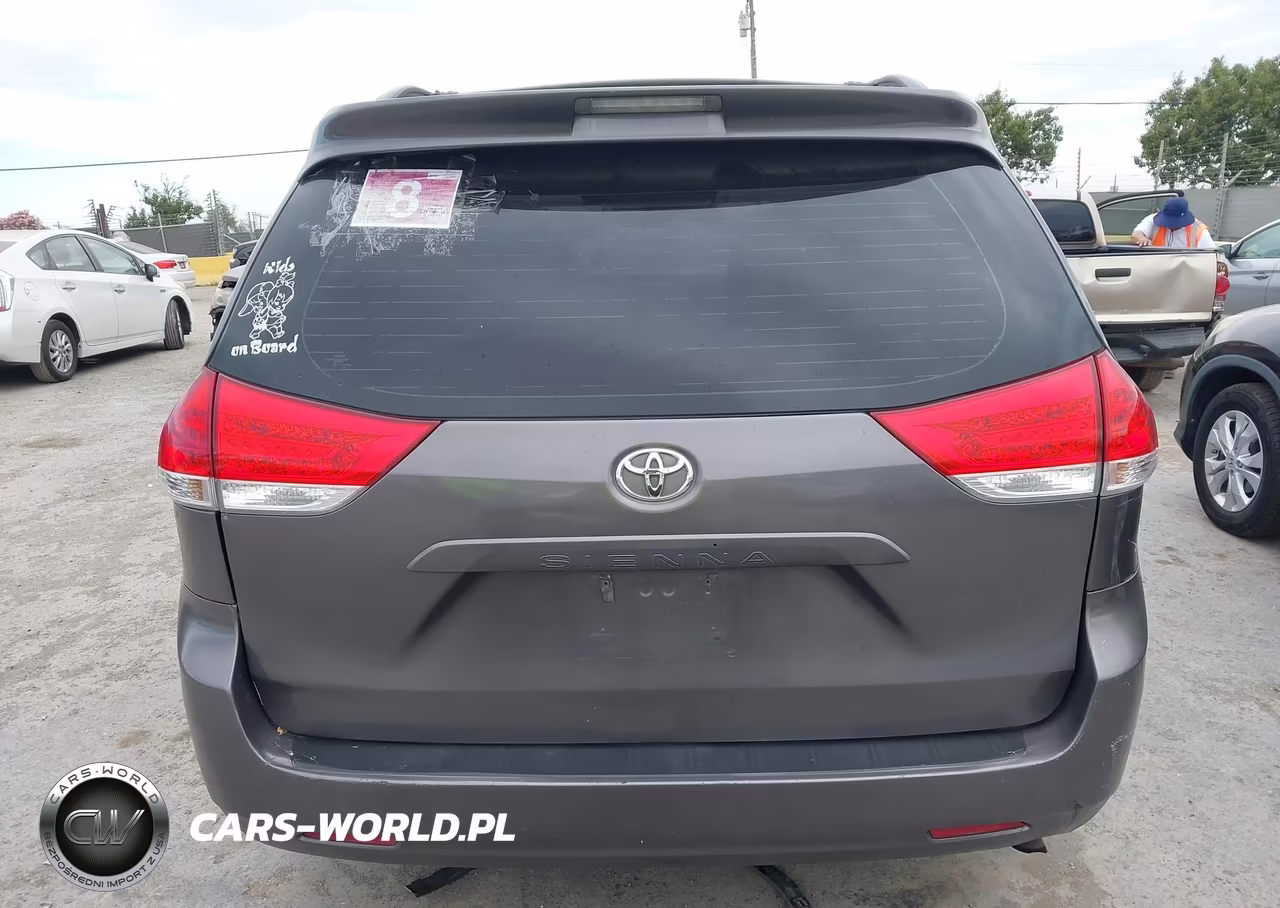 2011 Toyota Sienna VIN:5TDKA3DCXBS006643 - 16