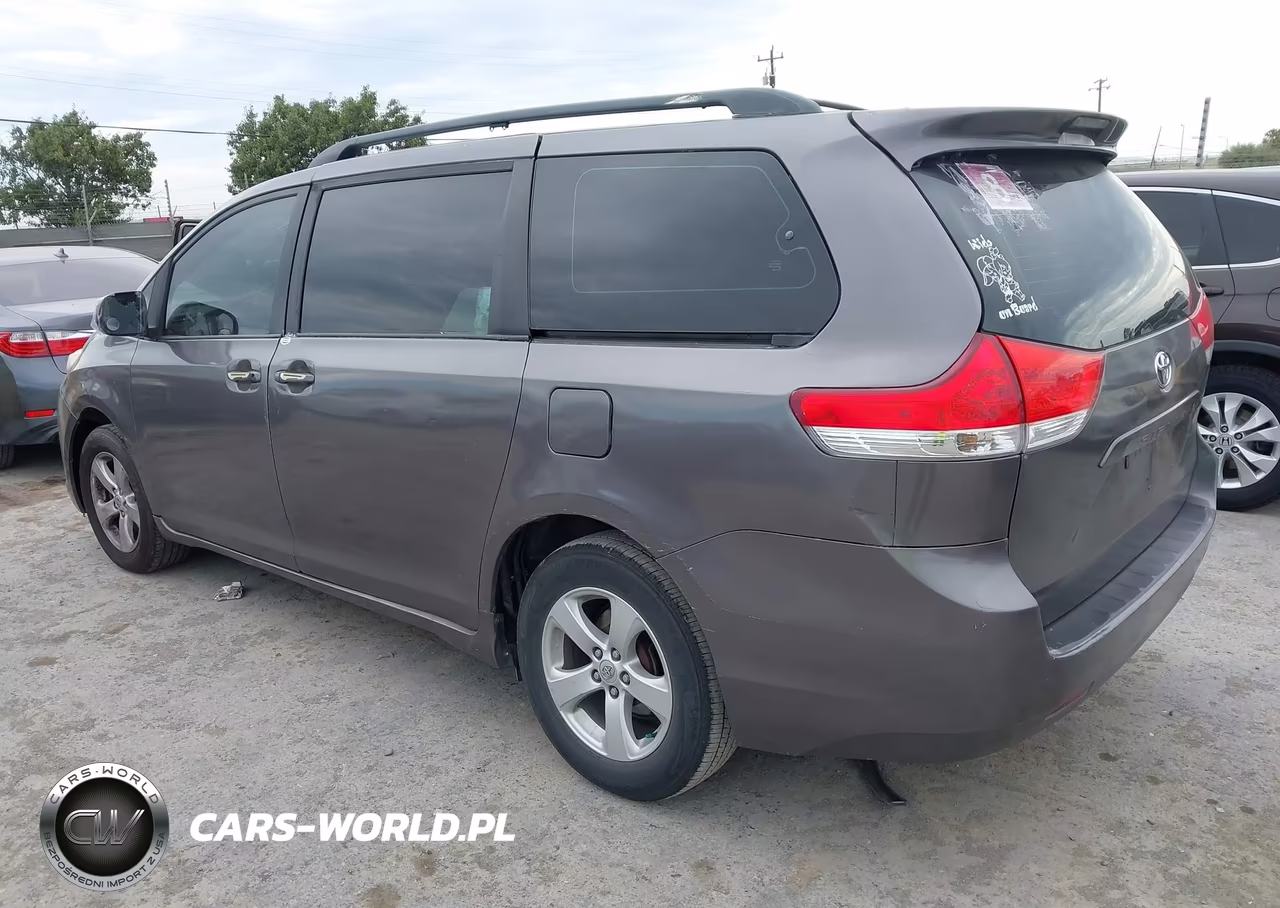 2011 Toyota Sienna VIN:5TDKA3DCXBS006643 - 3