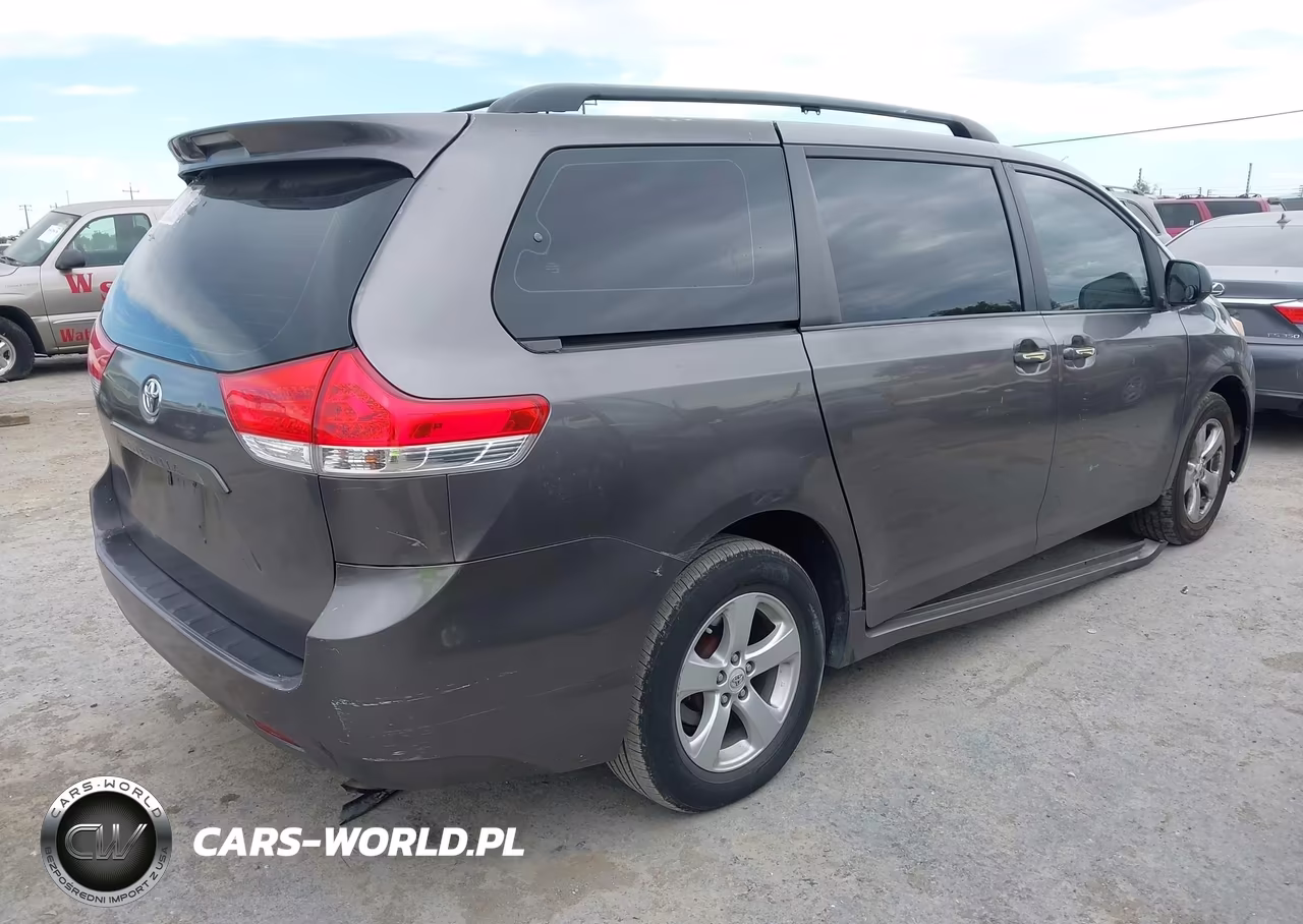 2011 Toyota Sienna VIN:5TDKA3DCXBS006643 - 4