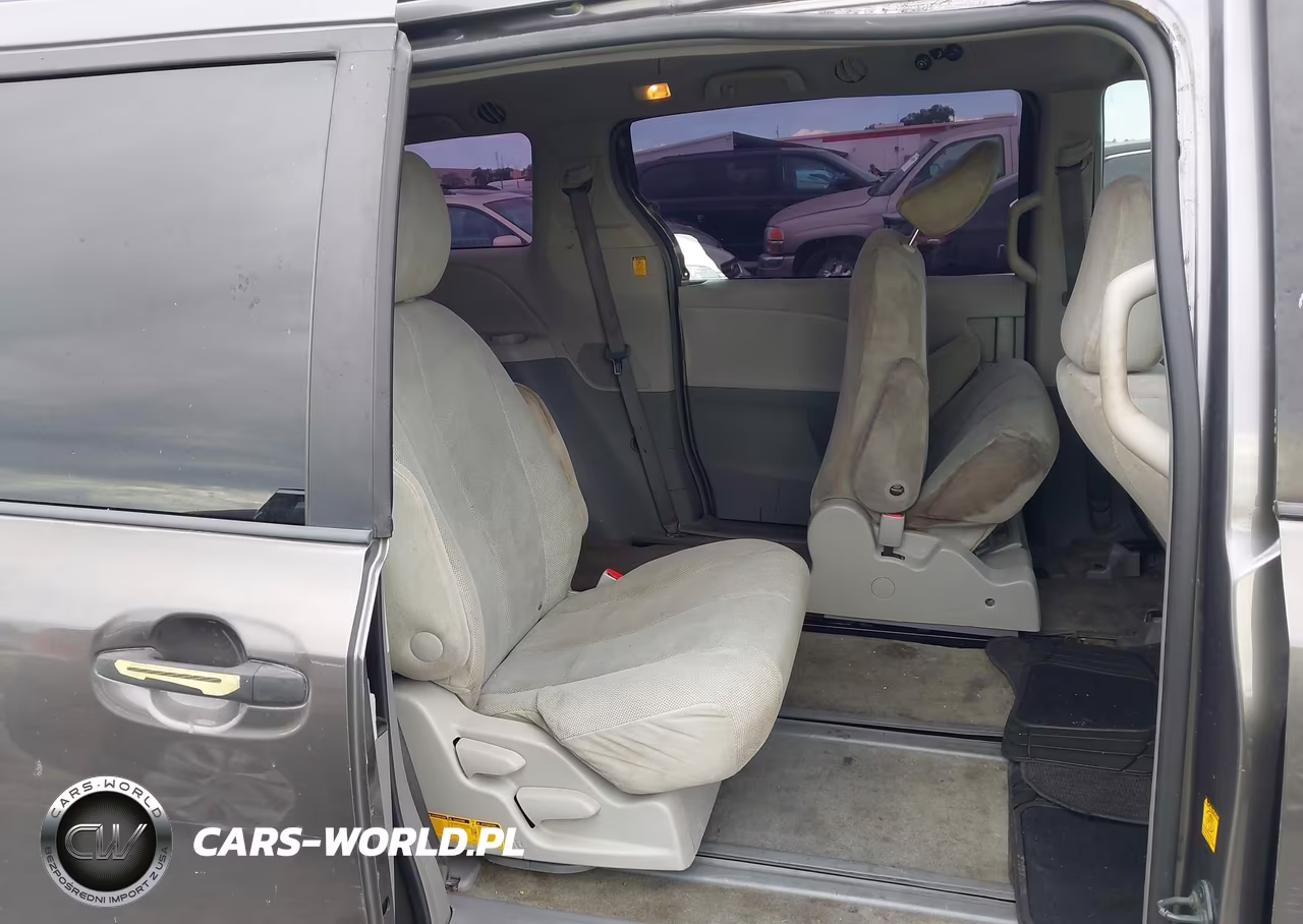 2011 Toyota Sienna VIN:5TDKA3DCXBS006643 - 8