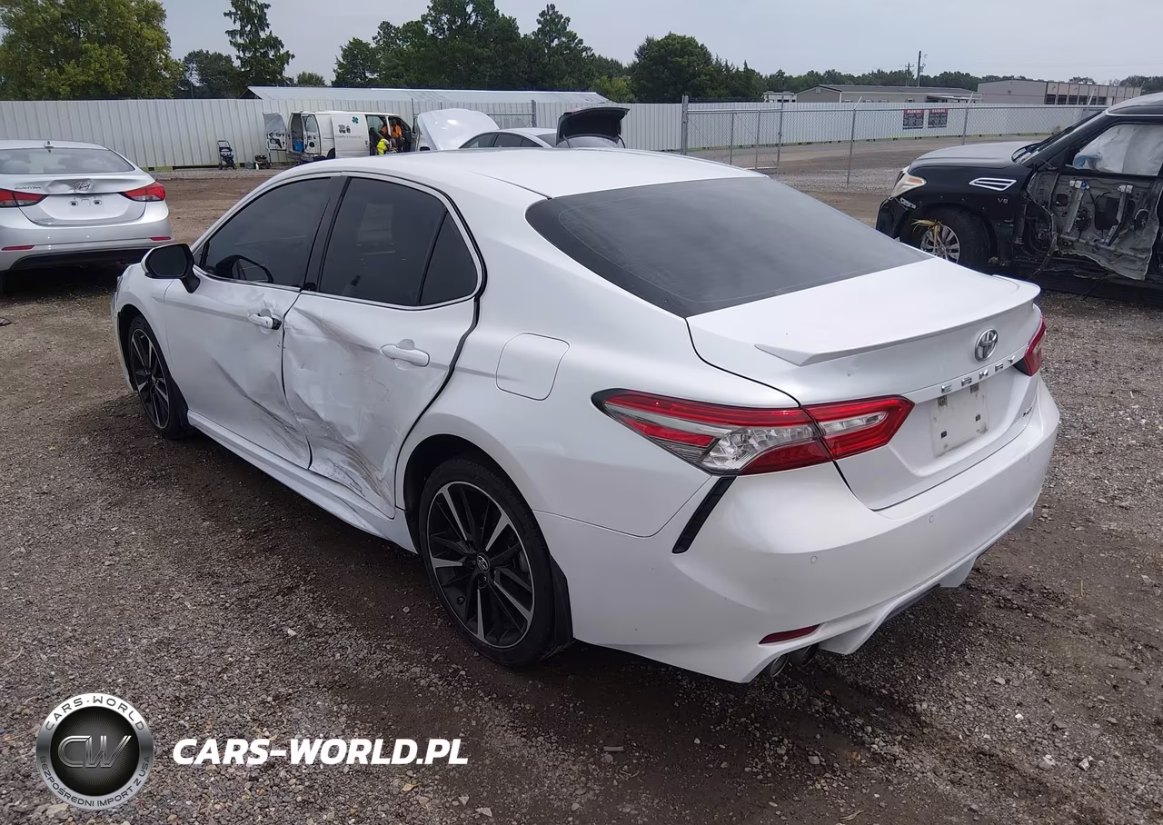 2018 Toyota Camry Xse VIN:4T1B61HK8JU649232 - 3