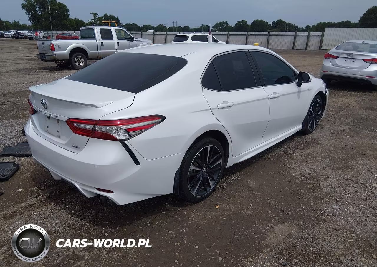2018 Toyota Camry Xse VIN:4T1B61HK8JU649232 - 4