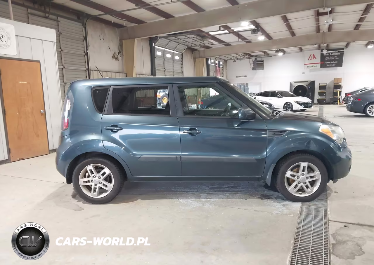 2011 Kia Soul + VIN:KNDJT2A27B7204134 - 14