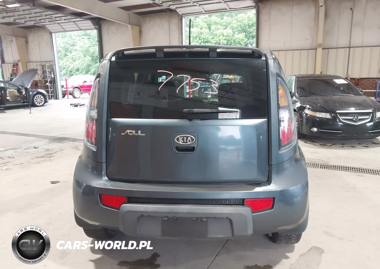 2011 Kia Soul + VIN:KNDJT2A27B7204134 - 17