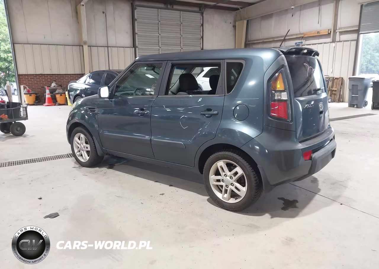2011 Kia Soul + VIN:KNDJT2A27B7204134 - 3