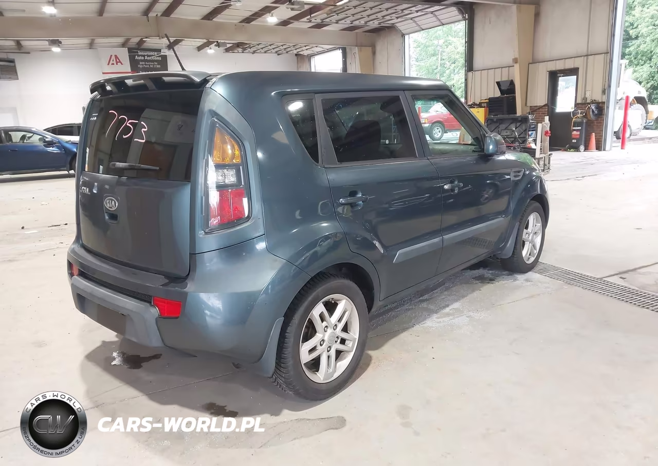 2011 Kia Soul + VIN:KNDJT2A27B7204134 - 4