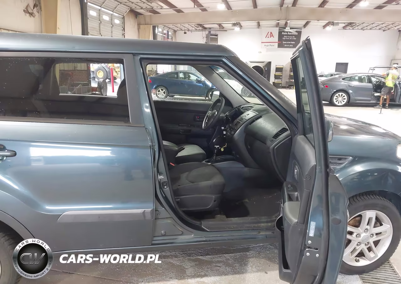 2011 Kia Soul + VIN:KNDJT2A27B7204134 - 5