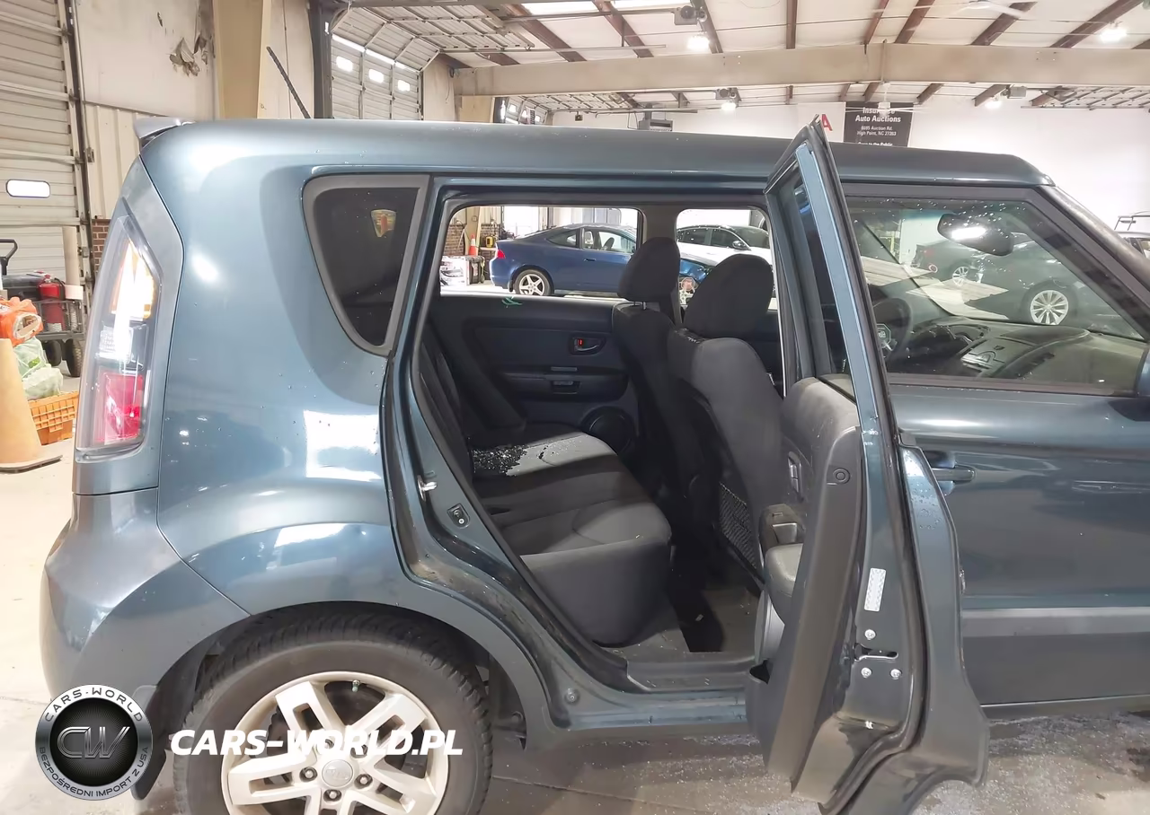 2011 Kia Soul + VIN:KNDJT2A27B7204134 - 8