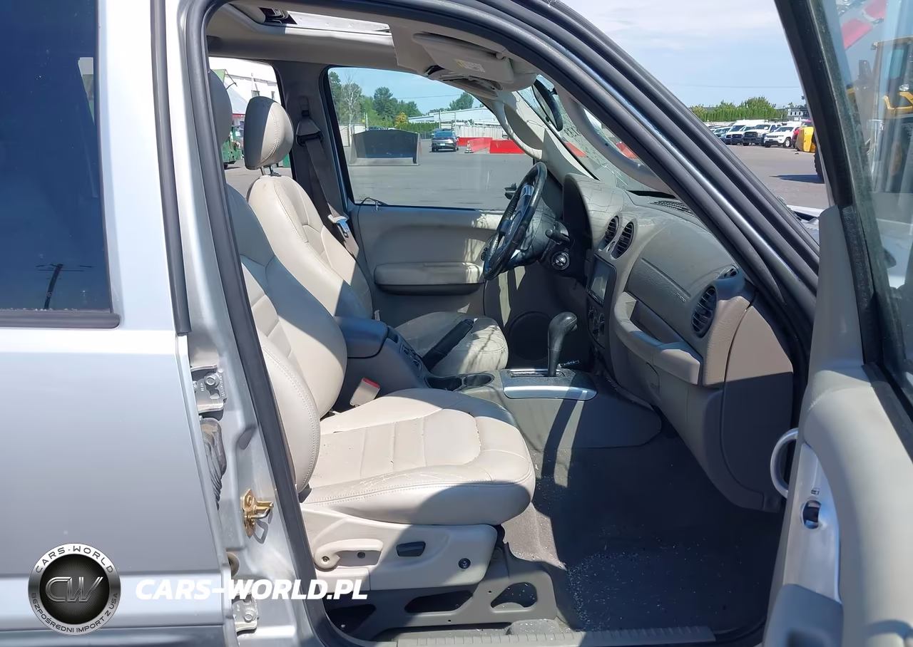 2004 Jeep Liberty Renegade VIN:1J4GL38KX4W249853 - 5
