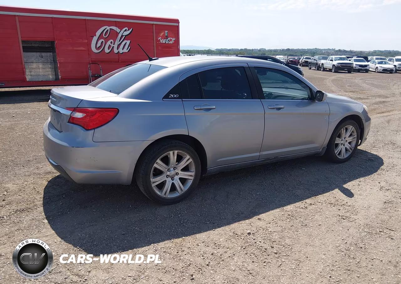 2013 Chrysler 200 Touring VIN:1C3CCBBB7DN542448 - 4