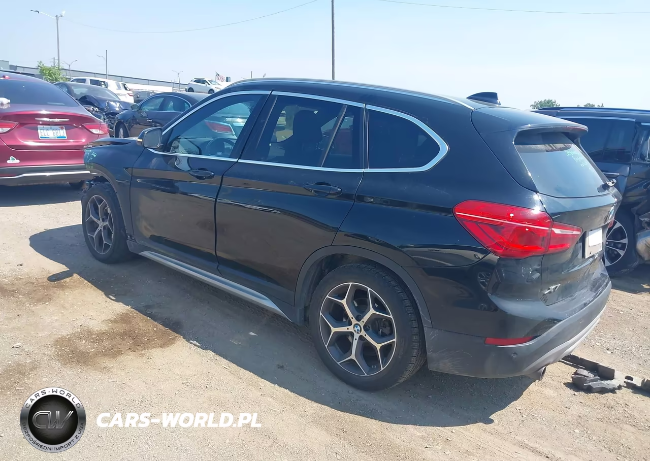 2018 BMW X1 xDrive28I VIN:WBXHT3C30J5L30682 - 3