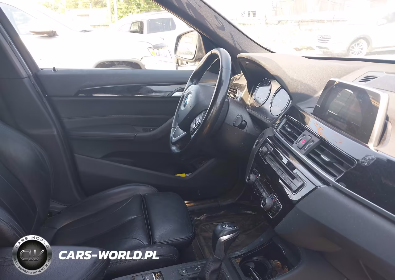 2018 BMW X1 xDrive28I VIN:WBXHT3C30J5L30682 - 5