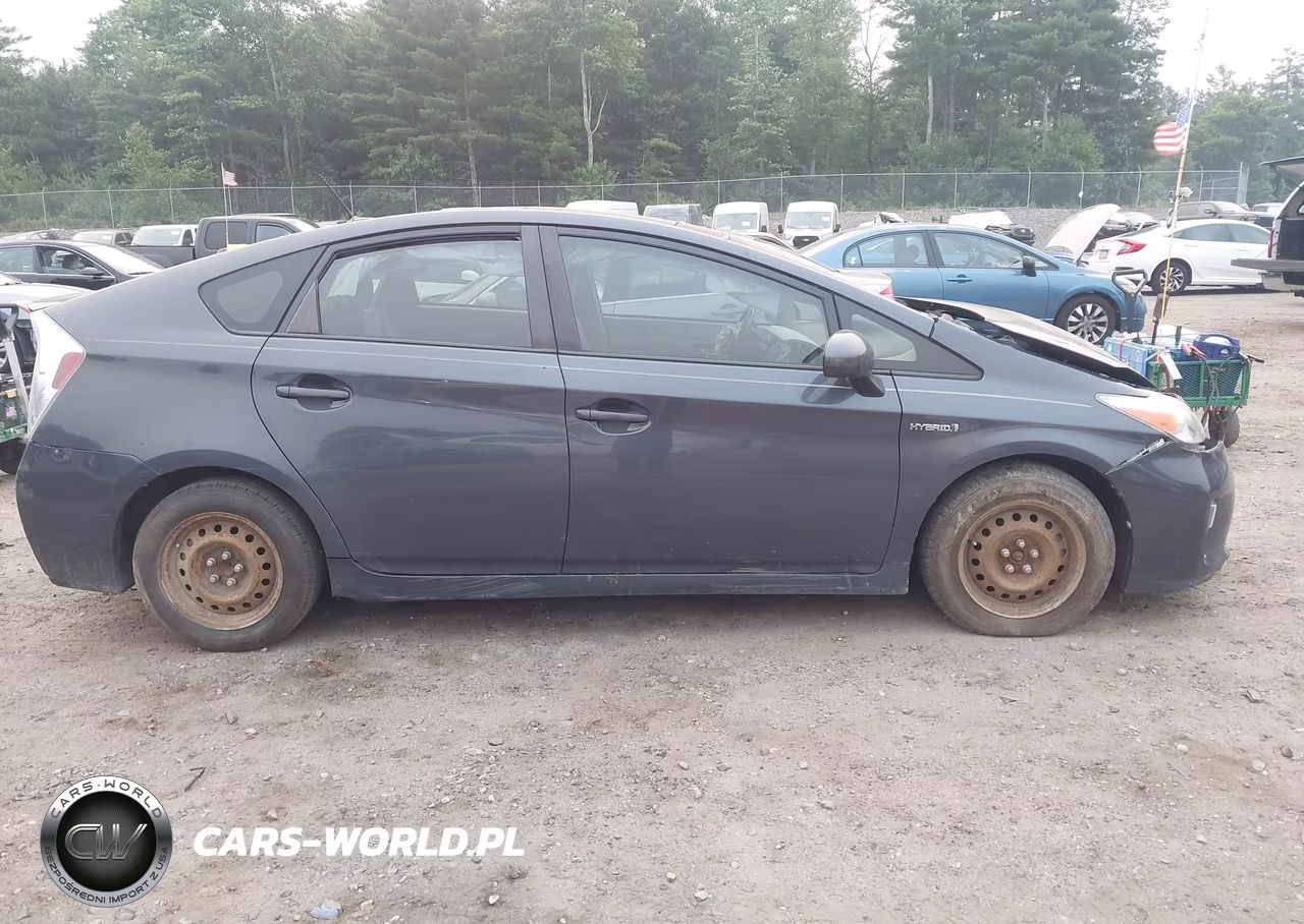2015 Toyota Prius Four VIN:JTDKN3DU1F1950332 - 12
