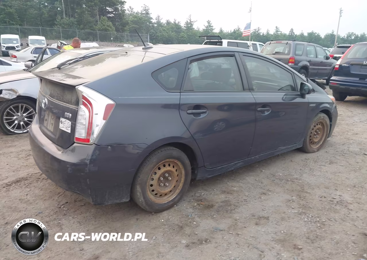 2015 Toyota Prius Four VIN:JTDKN3DU1F1950332 - 4