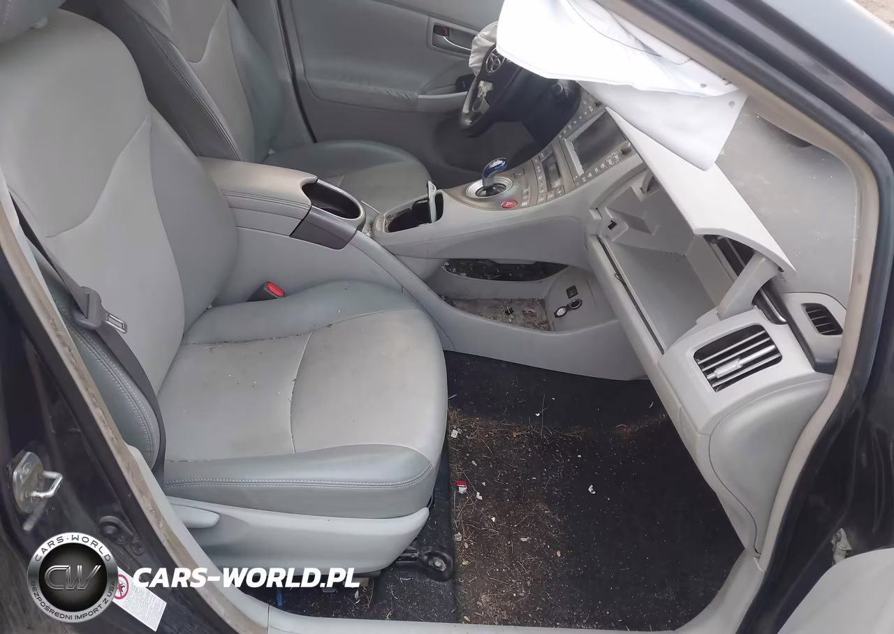 2015 Toyota Prius Four VIN:JTDKN3DU1F1950332 - 5