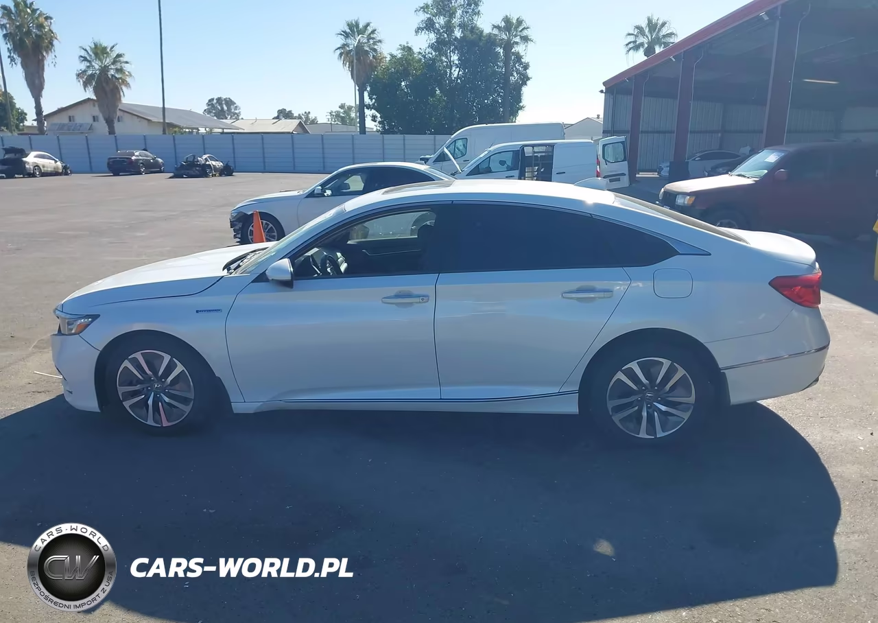 2018 Honda Accord Hybrid Touring VIN:1HGCV3F99JA012831 - 15