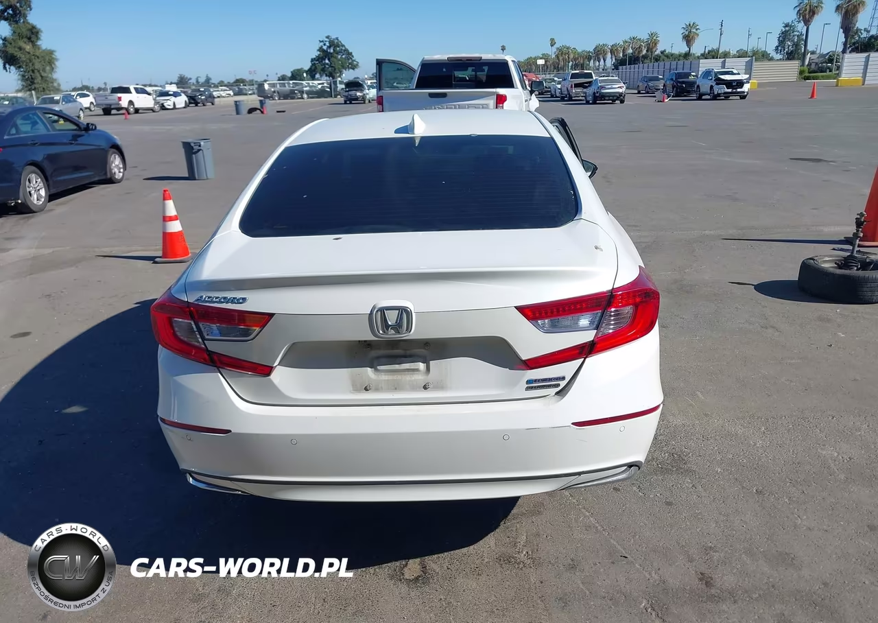 2018 Honda Accord Hybrid Touring VIN:1HGCV3F99JA012831 - 17