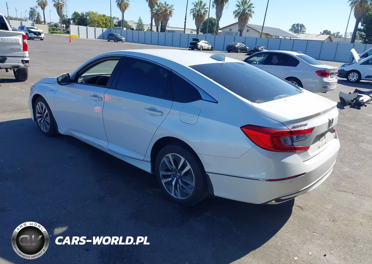 2018 Honda Accord Hybrid Touring VIN:1HGCV3F99JA012831 - 3
