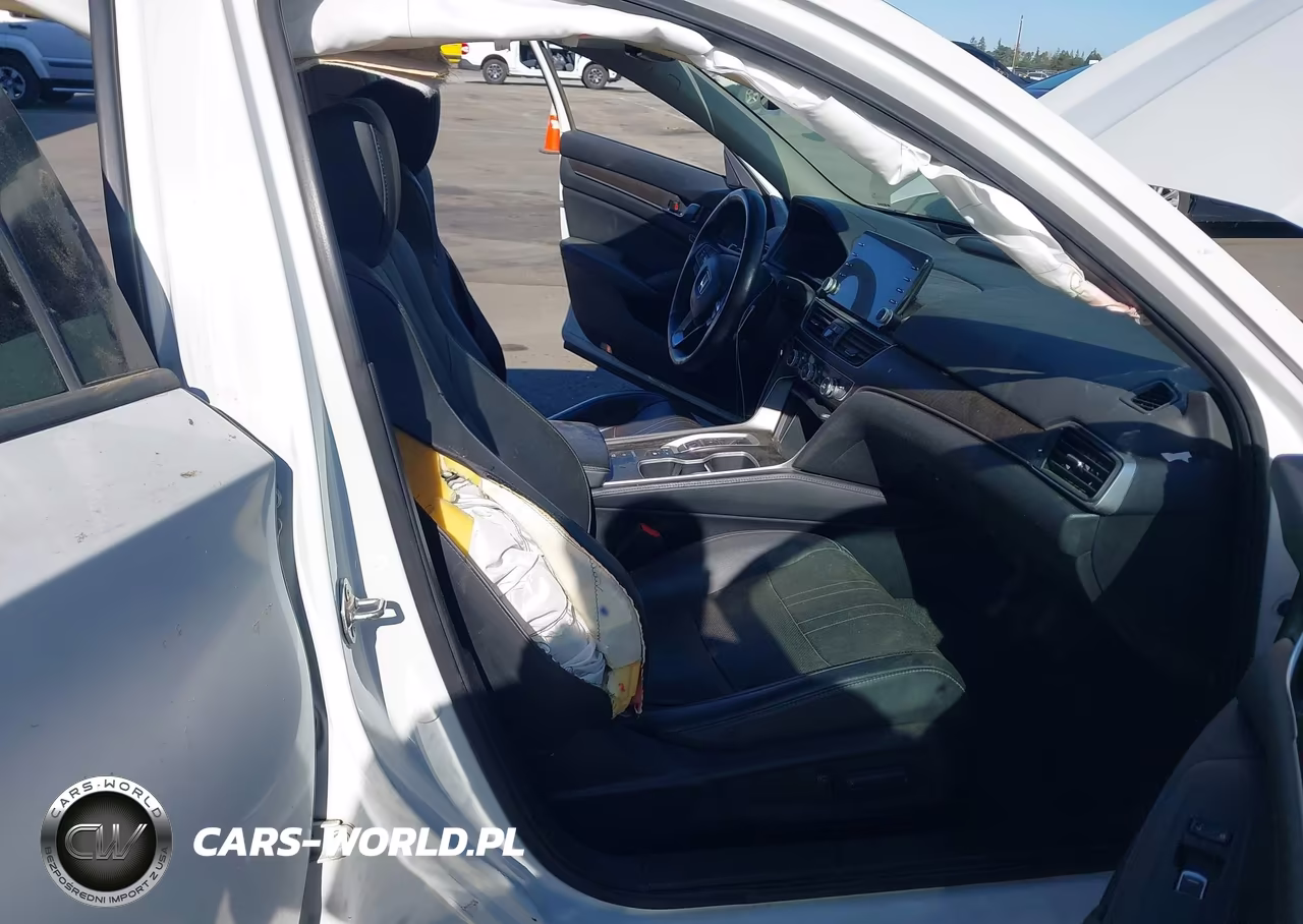 2018 Honda Accord Hybrid Touring VIN:1HGCV3F99JA012831 - 5