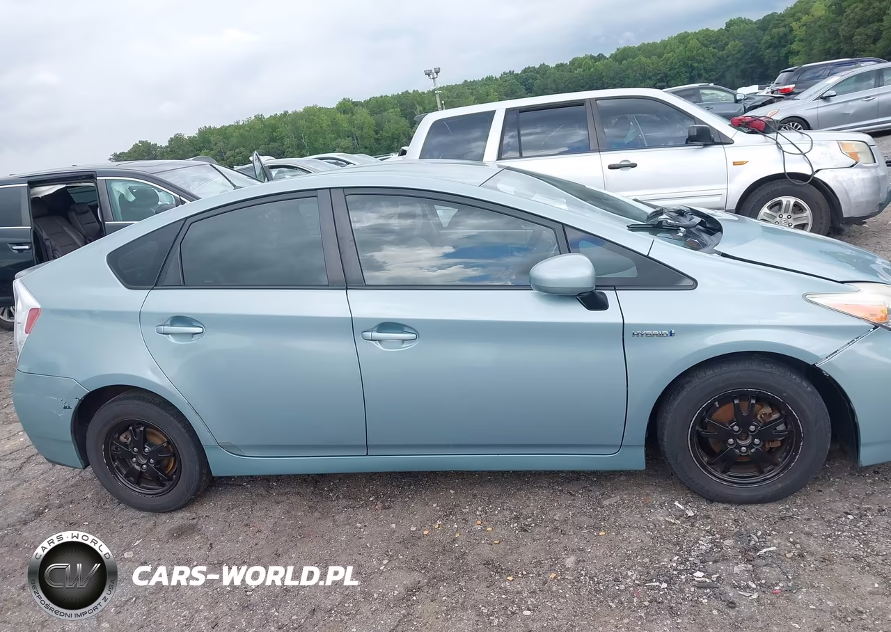 2014 Toyota Prius Two VIN:JTDKN3DU8E1804220 - 13
