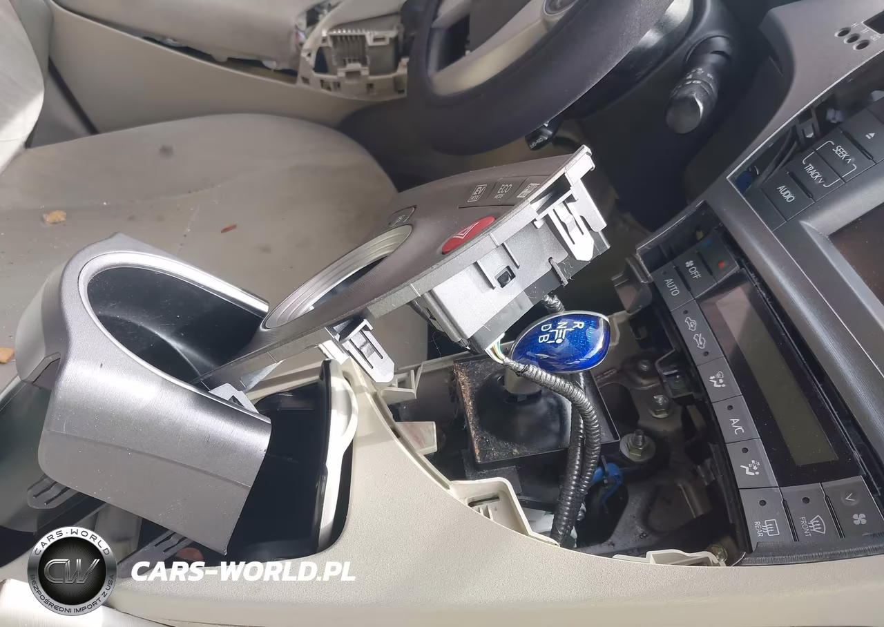 2014 Toyota Prius Two VIN:JTDKN3DU8E1804220 - 17