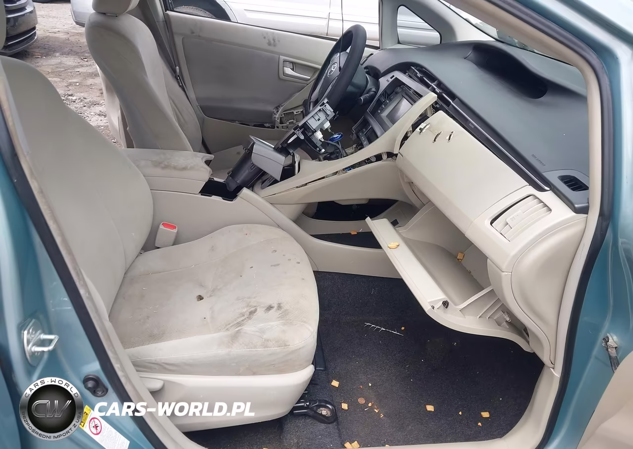 2014 Toyota Prius Two VIN:JTDKN3DU8E1804220 - 5