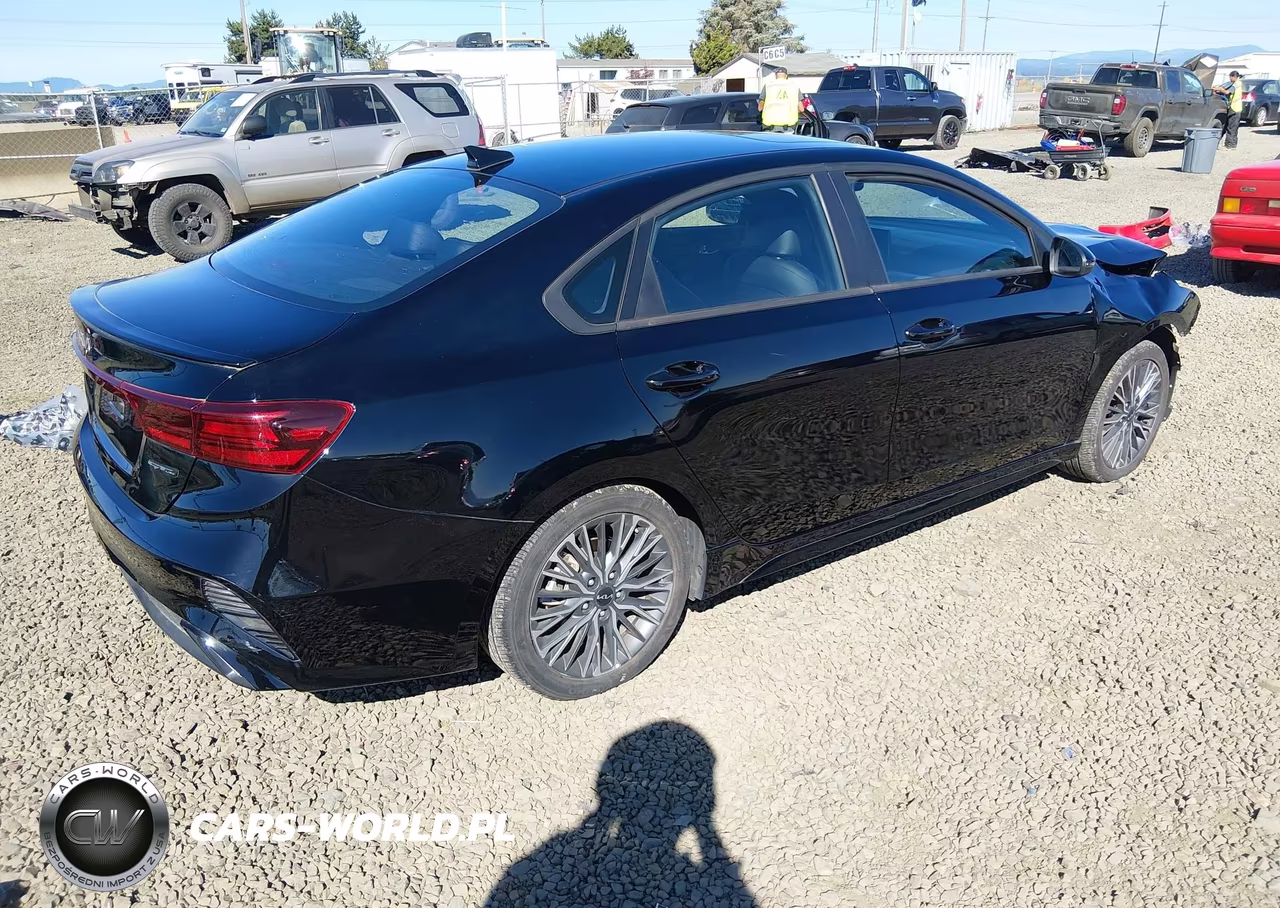 2024 Kia Forte Gt-Line VIN:3KPF54ADXRE757741 - 4