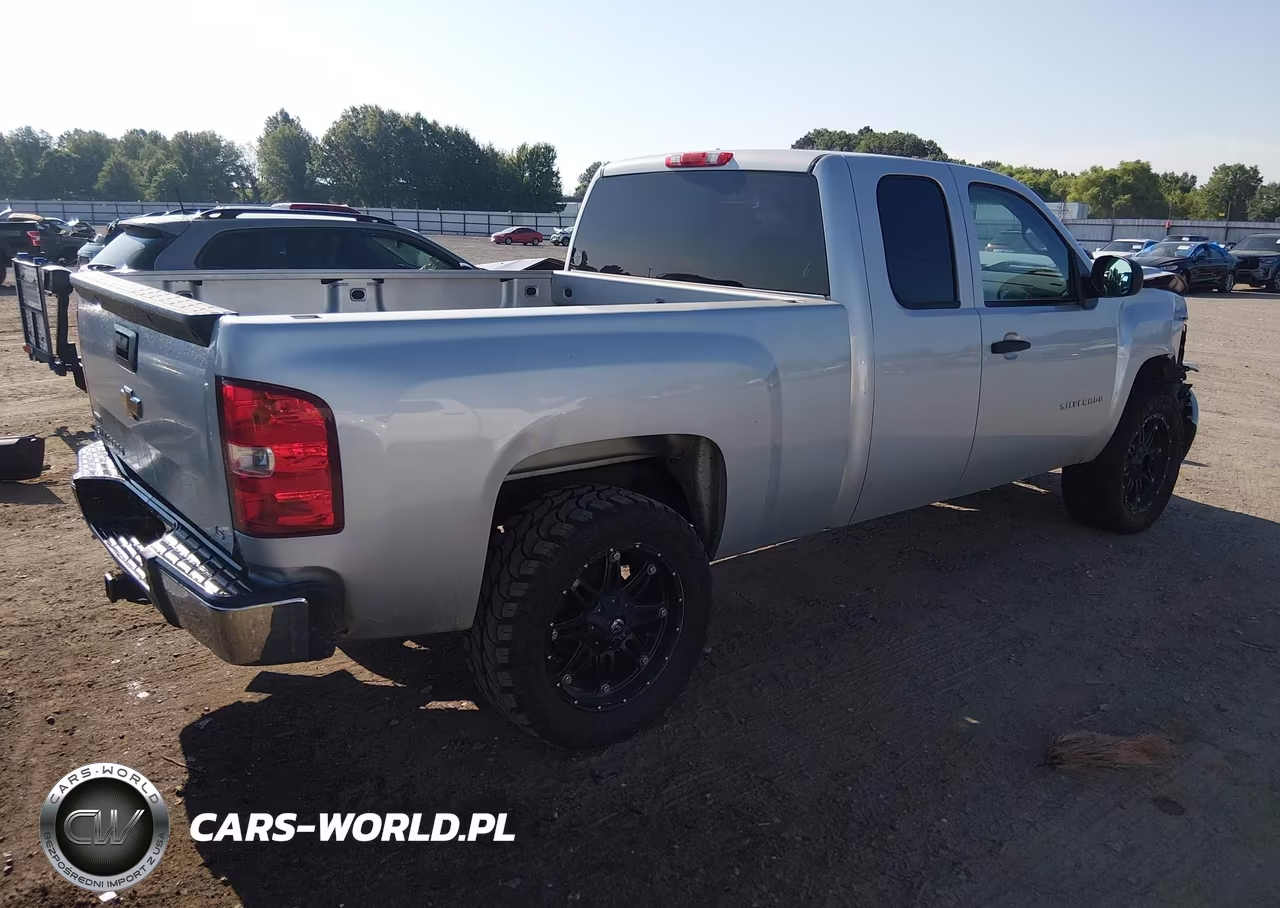 2011 Chevrolet Silverado 1500 Ls VIN:1GCRCREA5BZ428102 - 4