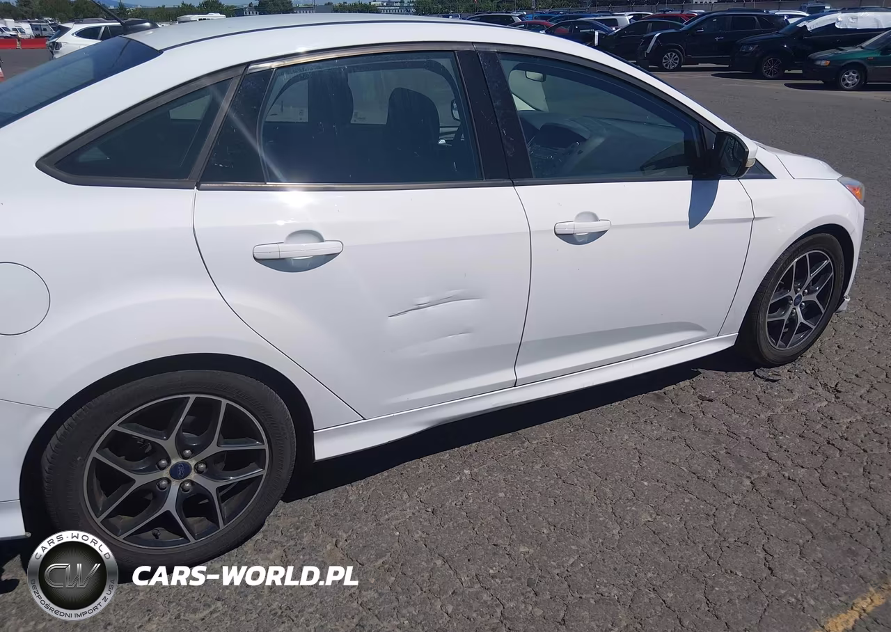 2015 Ford Focus Se VIN:1FADP3F26FL368915 - 6
