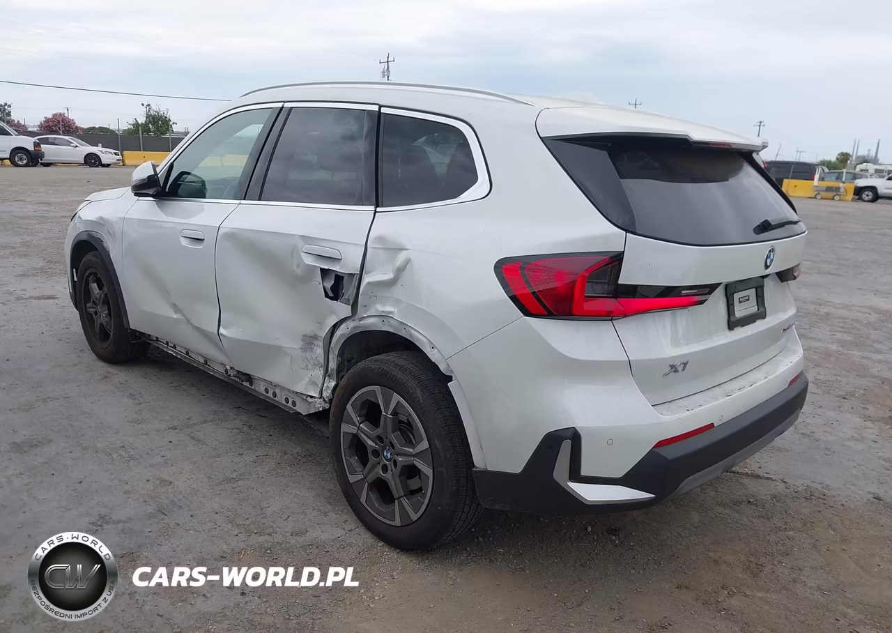 2023 BMW X1 xDrive28I VIN:WBX73EF04P5W14737 - 3