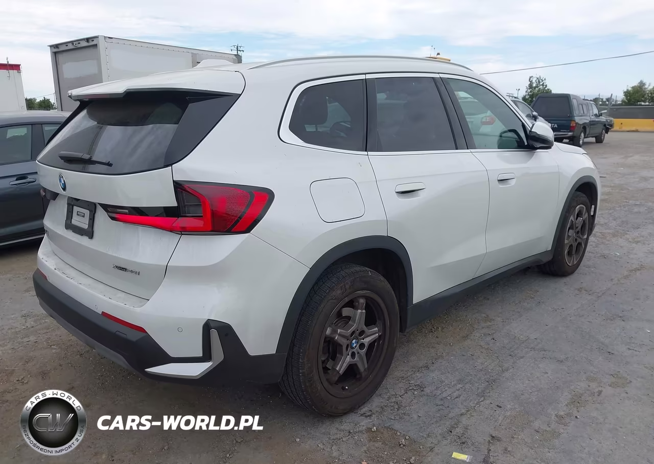 2023 BMW X1 xDrive28I VIN:WBX73EF04P5W14737 - 4